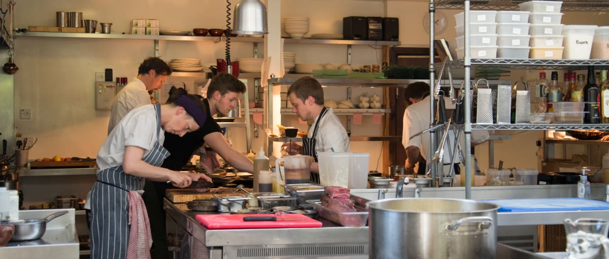 What It’s Like to Dine Inside a Michelin Star Kitchen Reviewed(00)